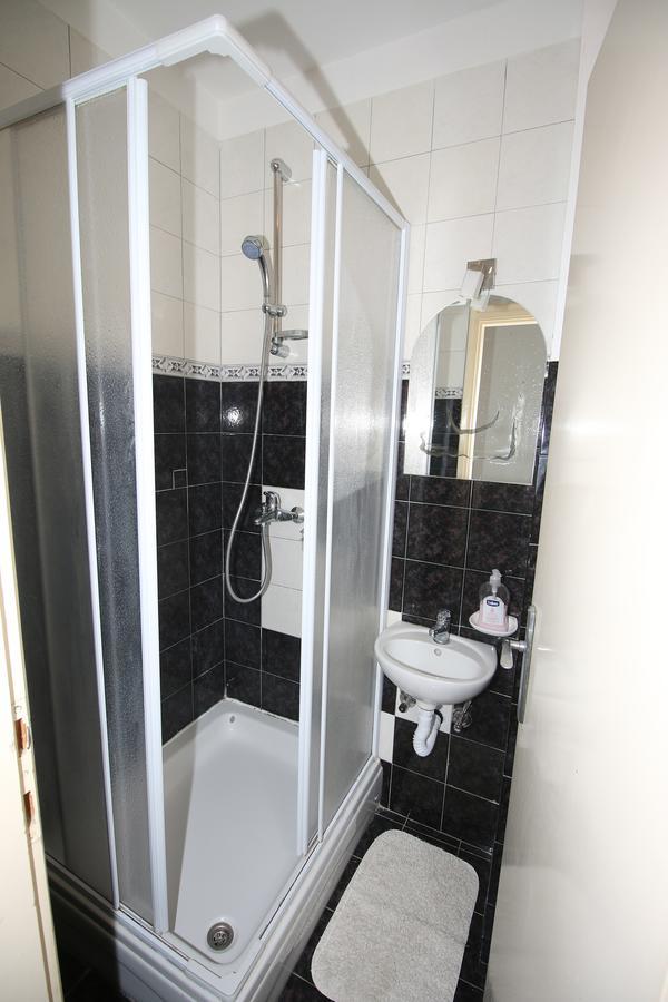 אומיס Apartments Milina מראה חיצוני תמונה