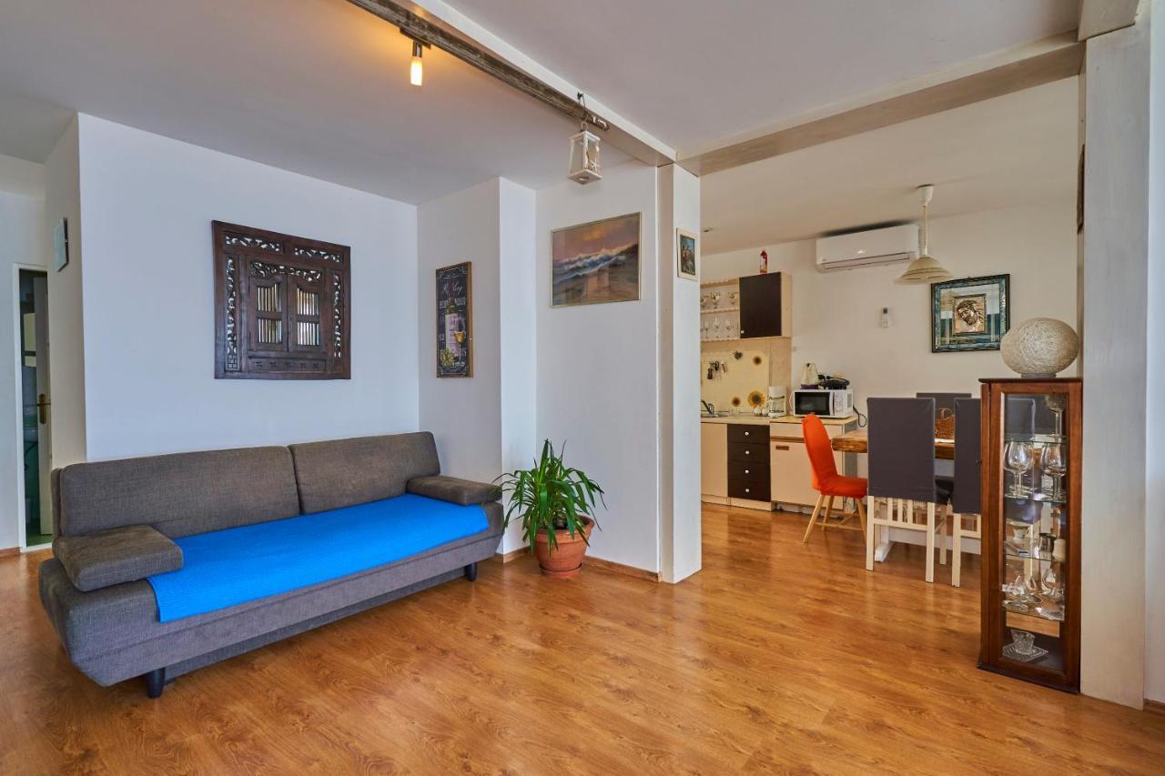 אומיס Apartments Milina מראה חיצוני תמונה